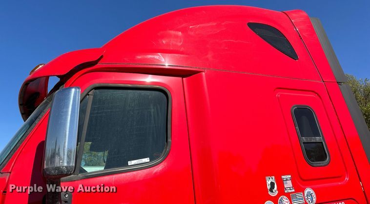 image for item LO9439 2014 Freightliner Cascadia semi truck