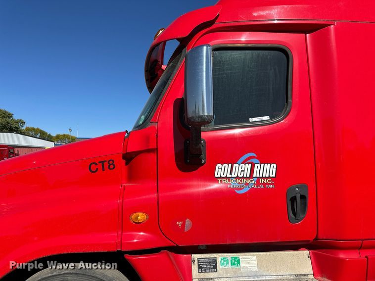 image for item LO9439 2014 Freightliner Cascadia semi truck