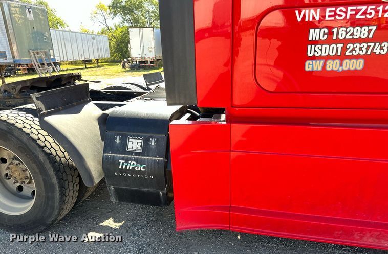 image for item LO9439 2014 Freightliner Cascadia semi truck