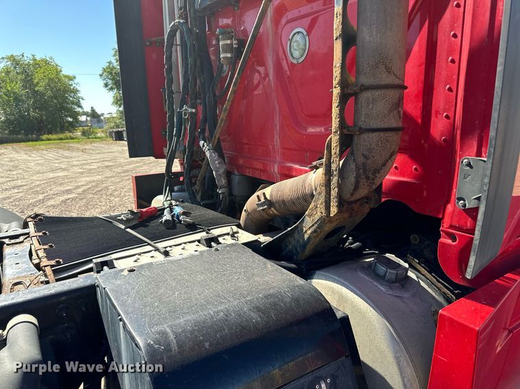 image for item LO9439 2014 Freightliner Cascadia semi truck