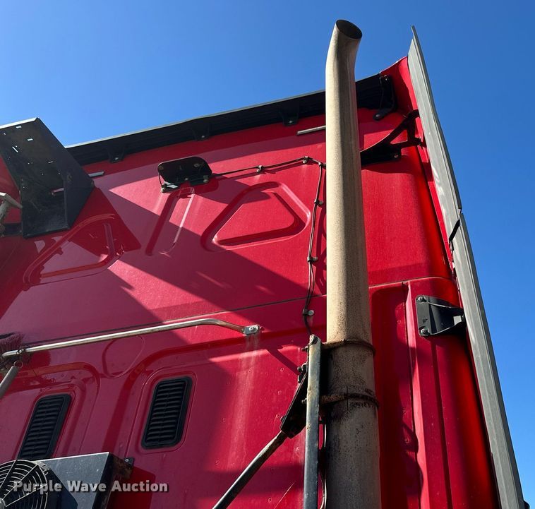 image for item LO9439 2014 Freightliner Cascadia semi truck