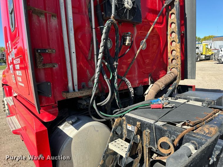 image for item LO9439 2014 Freightliner Cascadia semi truck