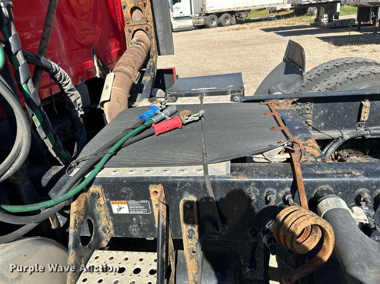 image for item LO9439 2014 Freightliner Cascadia semi truck