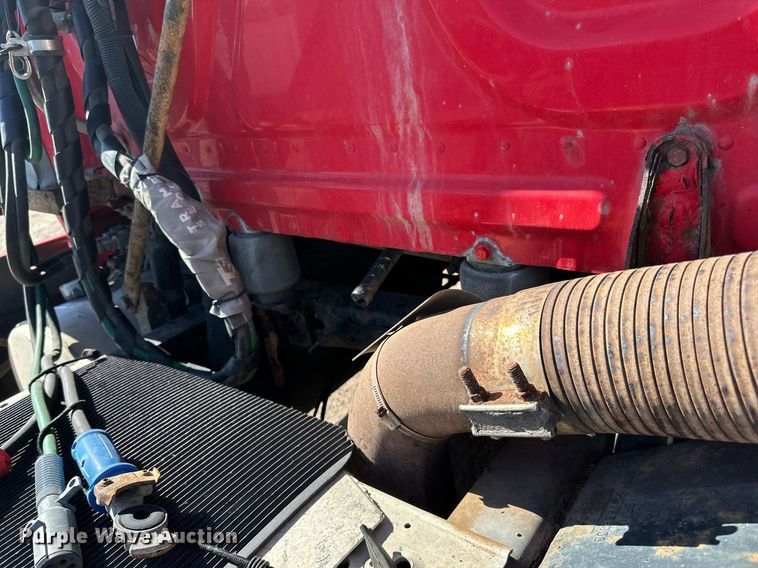 image for item LO9439 2014 Freightliner Cascadia semi truck