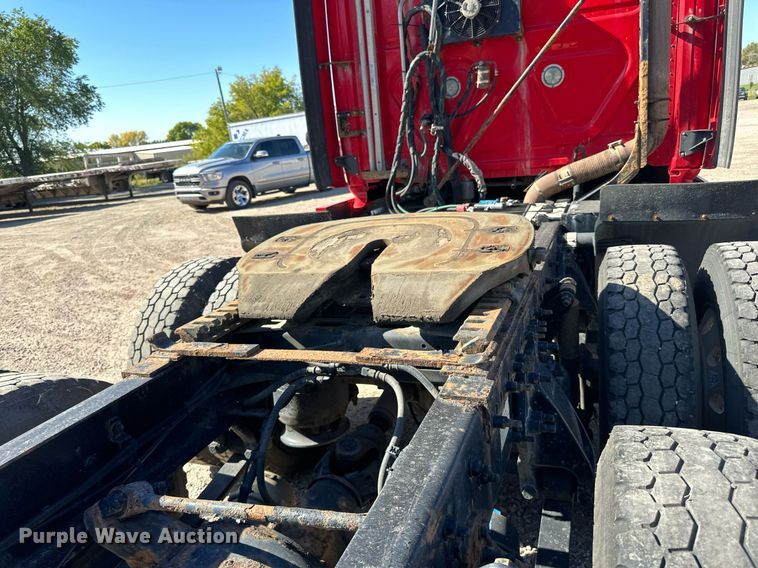 image for item LO9439 2014 Freightliner Cascadia semi truck