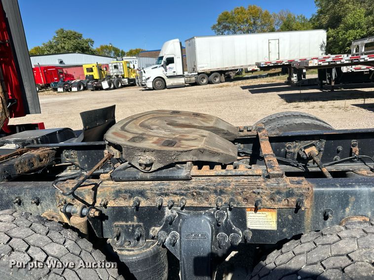 image for item LO9439 2014 Freightliner Cascadia semi truck