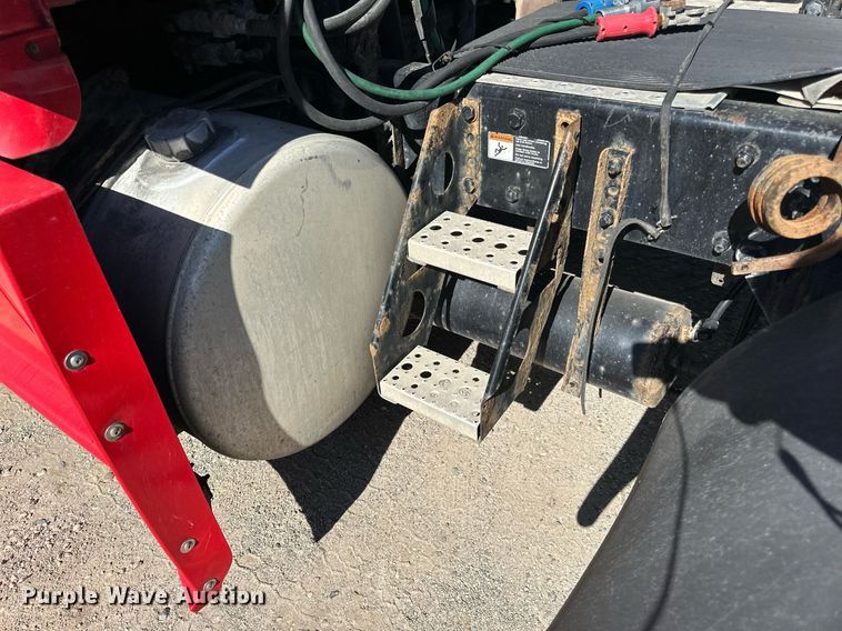 image for item LO9439 2014 Freightliner Cascadia semi truck