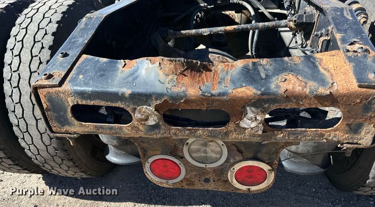 image for item LO9439 2014 Freightliner Cascadia semi truck