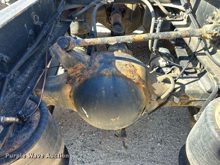 image for item LO9439 2014 Freightliner Cascadia semi truck