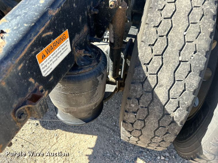 image for item LO9439 2014 Freightliner Cascadia semi truck