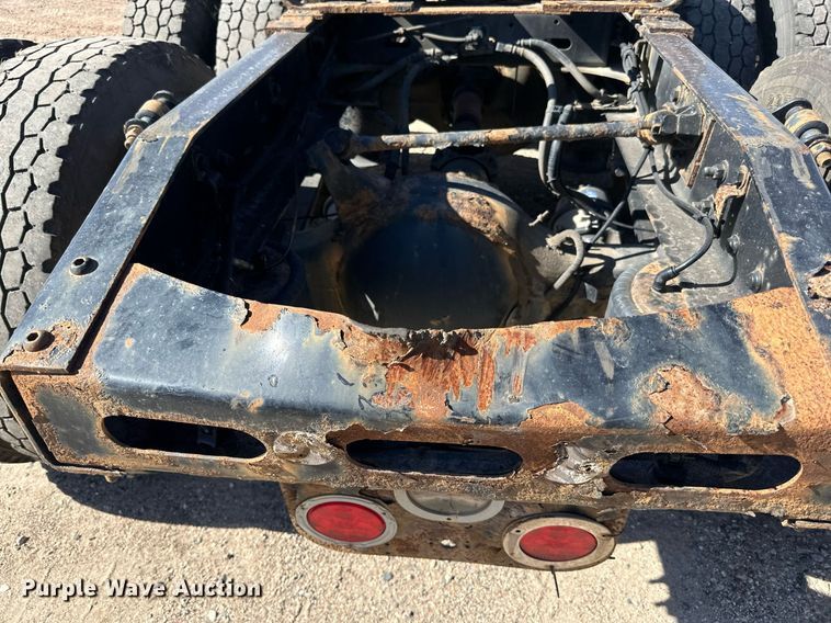 image for item LO9439 2014 Freightliner Cascadia semi truck