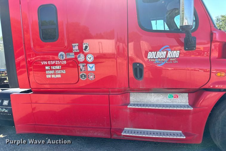 image for item LO9439 2014 Freightliner Cascadia semi truck