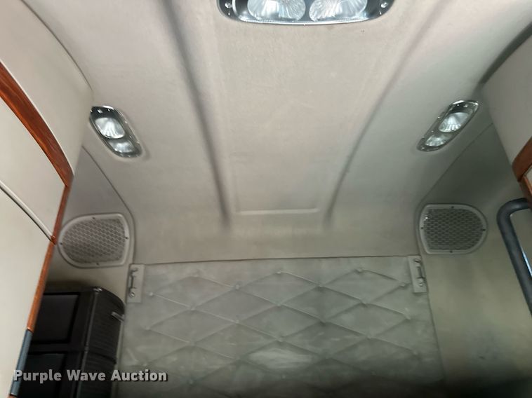 image for item LO9439 2014 Freightliner Cascadia semi truck