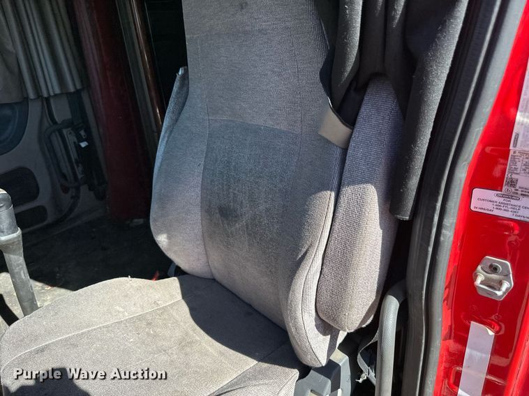 image for item LO9439 2014 Freightliner Cascadia semi truck