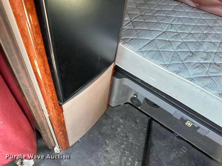 image for item LO9439 2014 Freightliner Cascadia semi truck