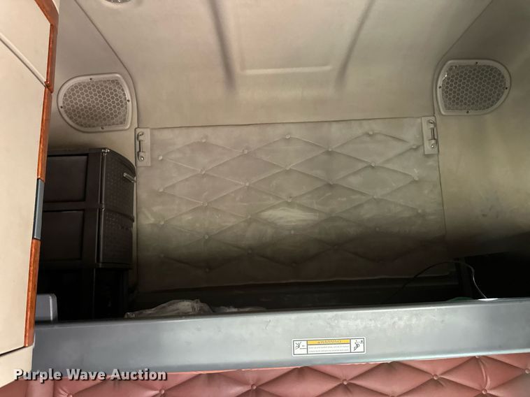 image for item LO9439 2014 Freightliner Cascadia semi truck