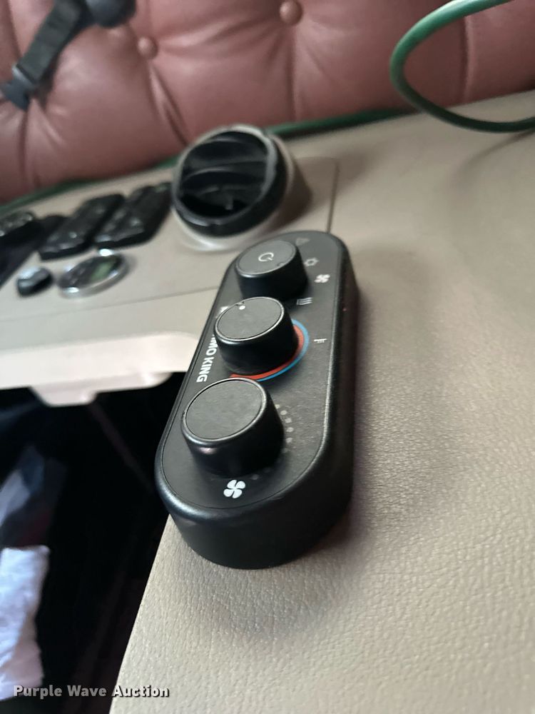 image for item LO9439 2014 Freightliner Cascadia semi truck