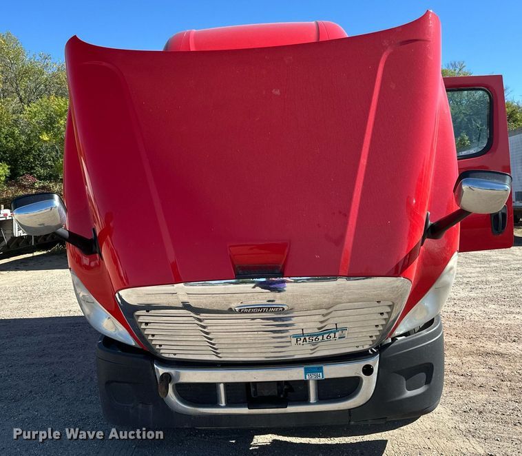 image for item LO9439 2014 Freightliner Cascadia semi truck