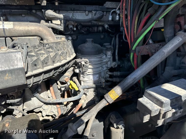 image for item LO9439 2014 Freightliner Cascadia semi truck