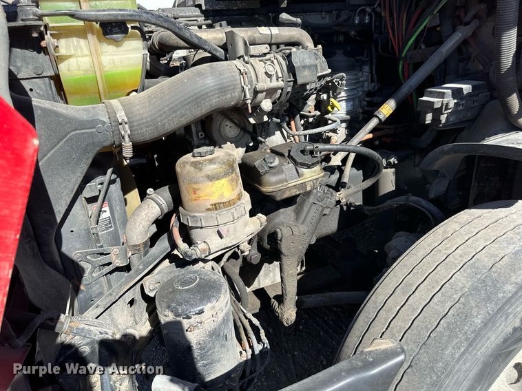 image for item LO9439 2014 Freightliner Cascadia semi truck