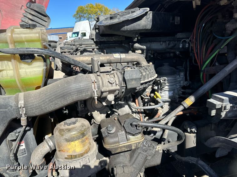 image for item LO9439 2014 Freightliner Cascadia semi truck