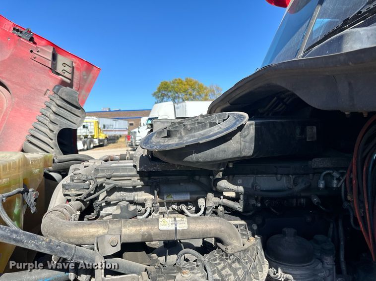 image for item LO9439 2014 Freightliner Cascadia semi truck