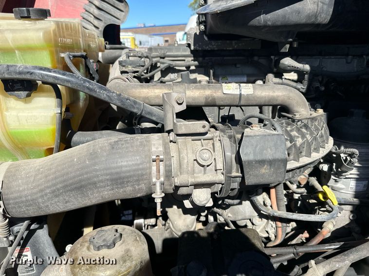 image for item LO9439 2014 Freightliner Cascadia semi truck