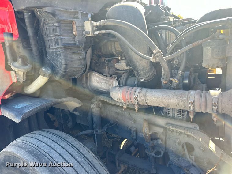 image for item LO9439 2014 Freightliner Cascadia semi truck