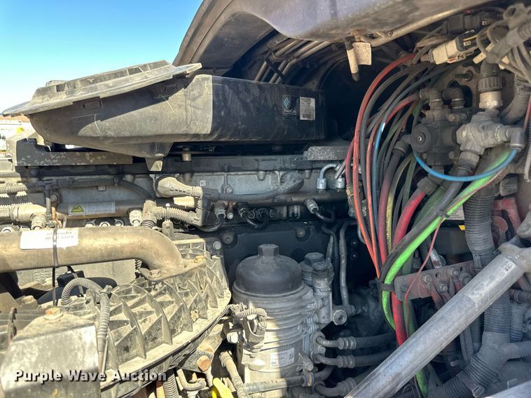 image for item LO9439 2014 Freightliner Cascadia semi truck