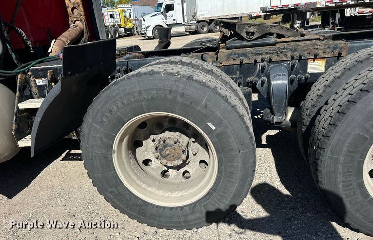 image for item LO9439 2014 Freightliner Cascadia semi truck