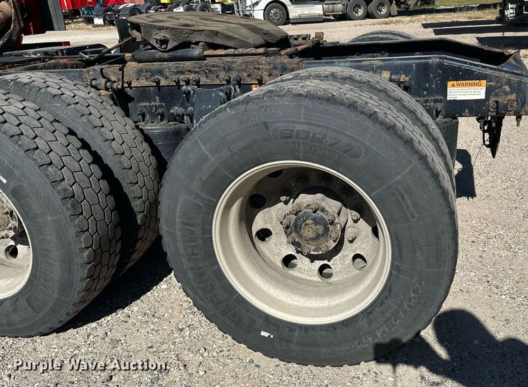 image for item LO9439 2014 Freightliner Cascadia semi truck