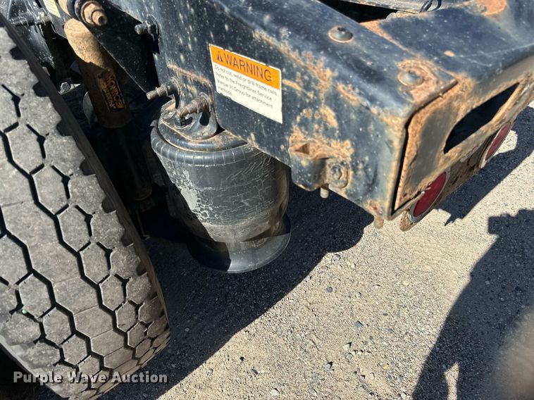 image for item LO9439 2014 Freightliner Cascadia semi truck