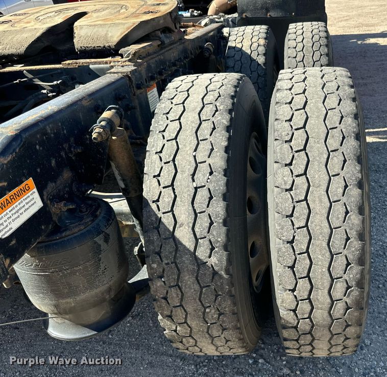 image for item LO9439 2014 Freightliner Cascadia semi truck