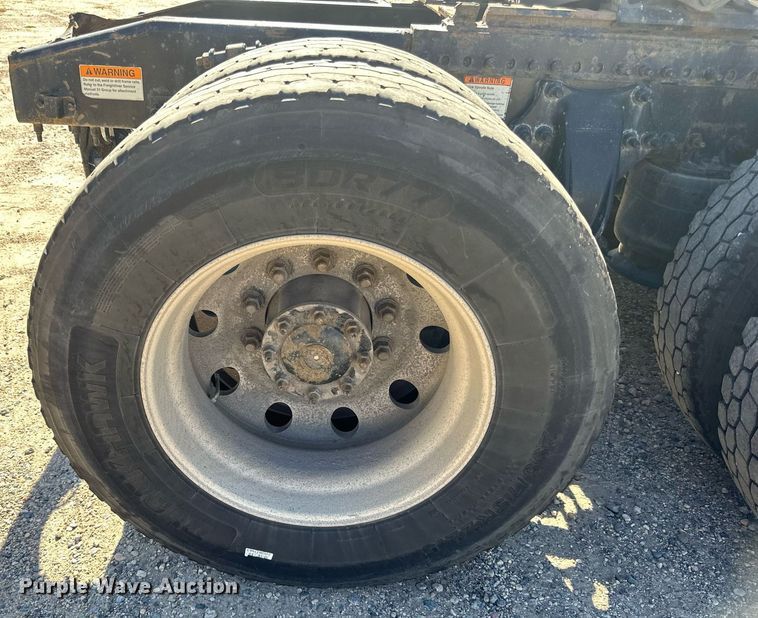 image for item LO9439 2014 Freightliner Cascadia semi truck