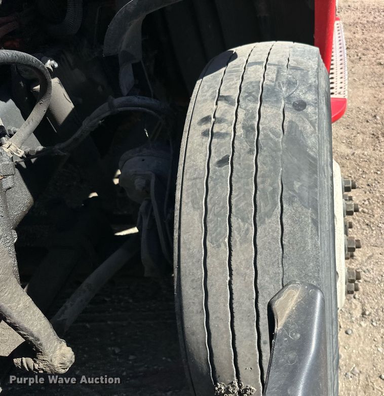 image for item LO9439 2014 Freightliner Cascadia semi truck