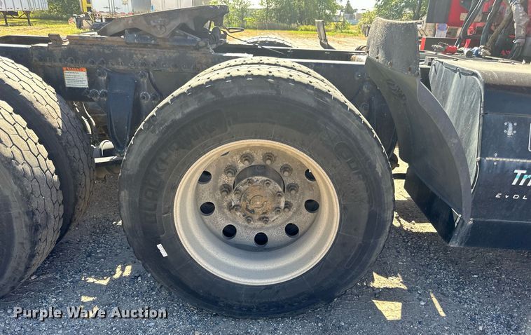 image for item LO9439 2014 Freightliner Cascadia semi truck