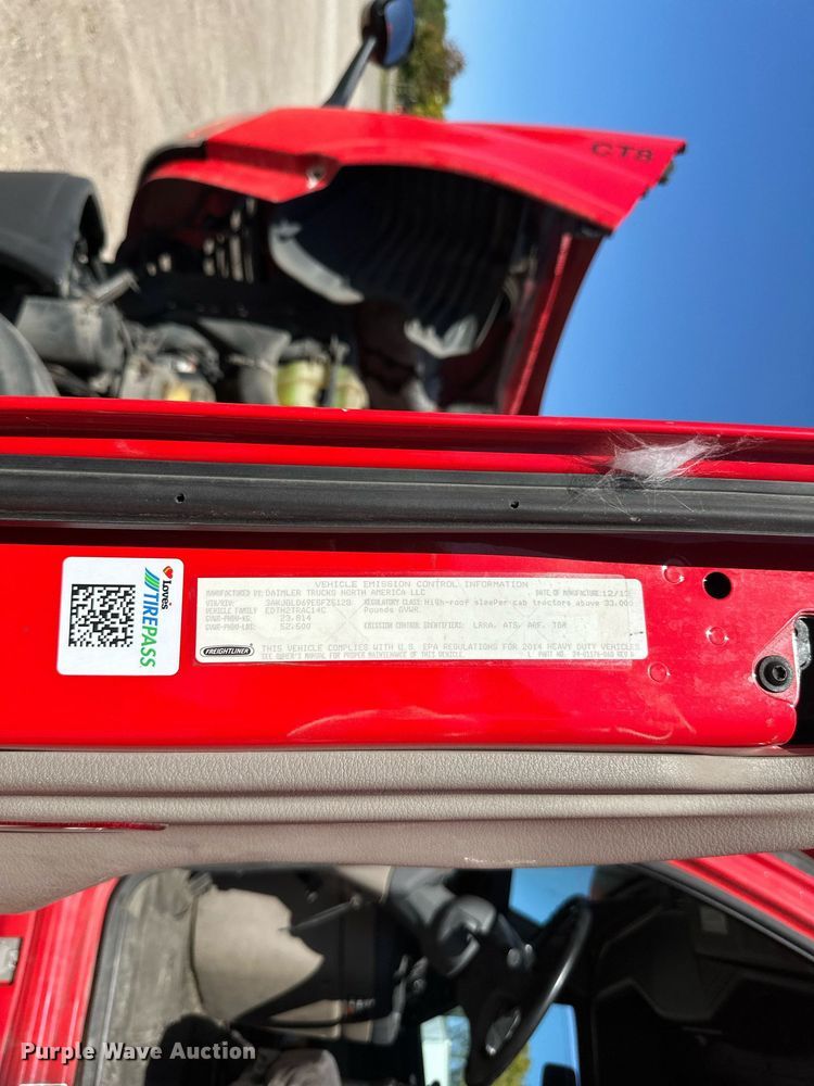 image for item LO9439 2014 Freightliner Cascadia semi truck