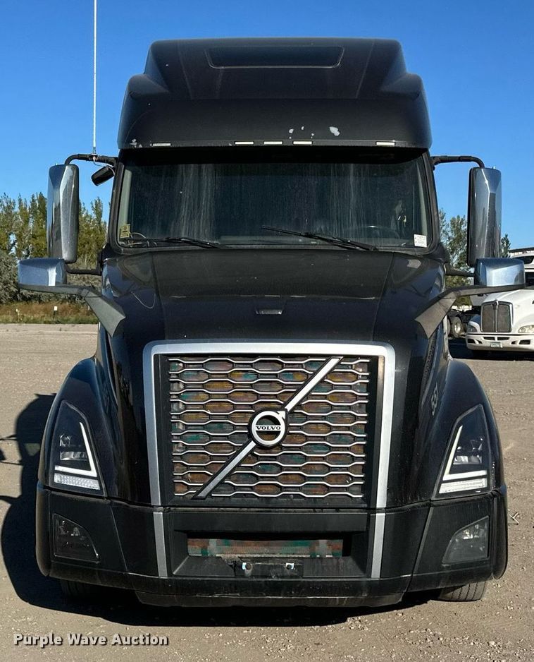 image for item LR9491 2019 Volvo VNL860 semi truck