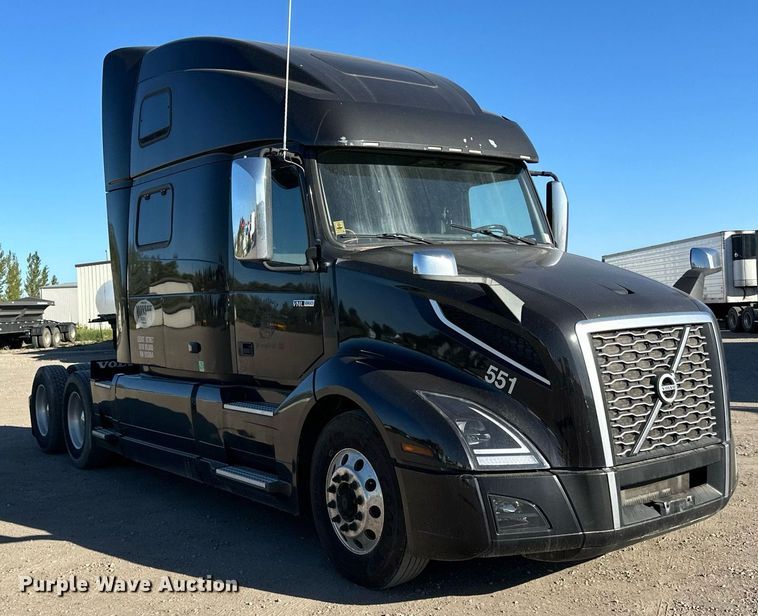 image for item LR9491 2019 Volvo VNL860 semi truck