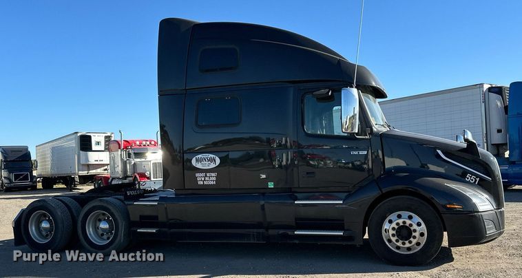 image for item LR9491 2019 Volvo VNL860 semi truck
