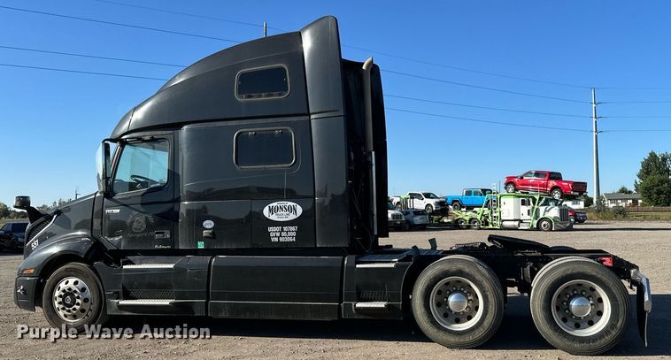 image for item LR9491 2019 Volvo VNL860 semi truck