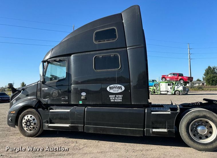 image for item LR9491 2019 Volvo VNL860 semi truck