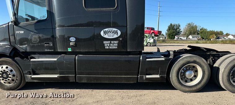 image for item LR9491 2019 Volvo VNL860 semi truck