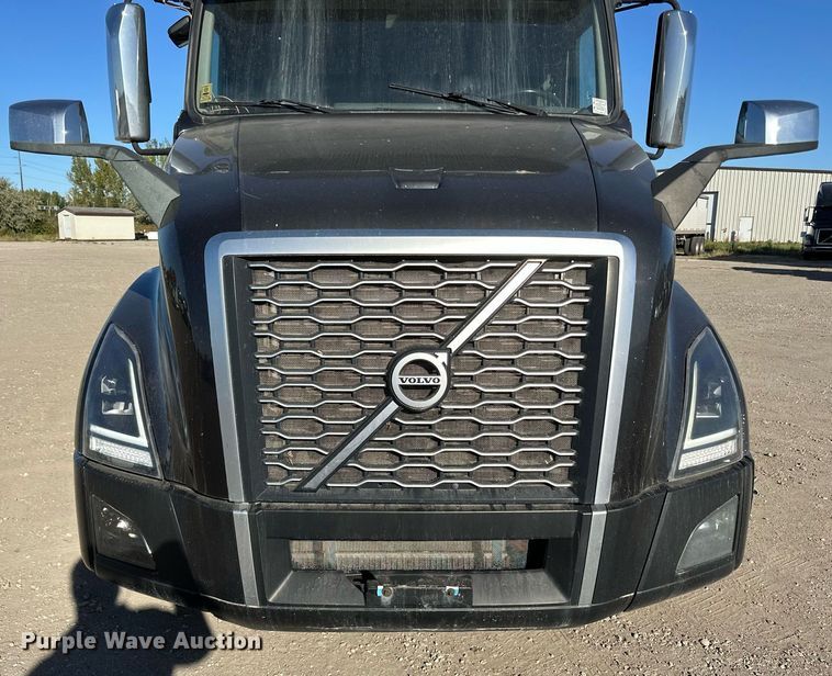 image for item LR9491 2019 Volvo VNL860 semi truck