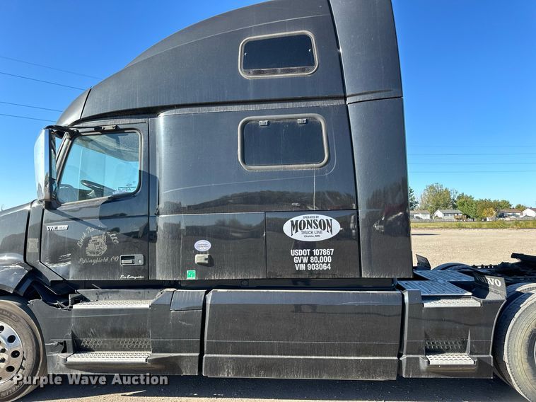 image for item LR9491 2019 Volvo VNL860 semi truck