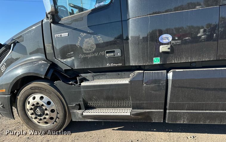 image for item LR9491 2019 Volvo VNL860 semi truck