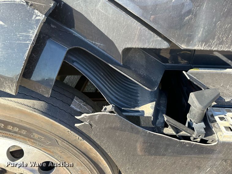 image for item LR9491 2019 Volvo VNL860 semi truck