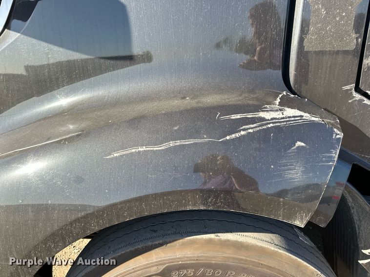 image for item LR9491 2019 Volvo VNL860 semi truck