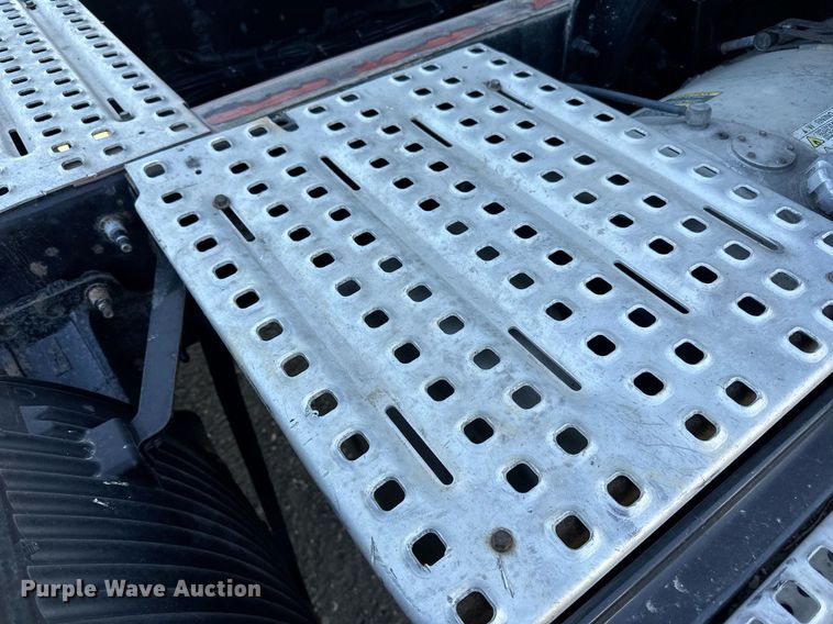 image for item LR9491 2019 Volvo VNL860 semi truck