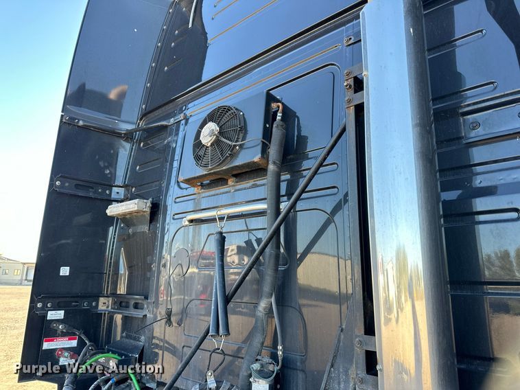 image for item LR9491 2019 Volvo VNL860 semi truck